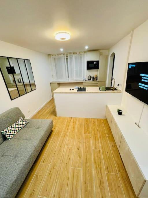 Joli Appartement Renove Incluant Parking A 10 Min De Paris Nanterre Exterior foto