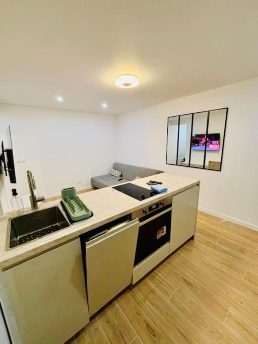 Joli Appartement Renove Incluant Parking A 10 Min De Paris Nanterre Exterior foto